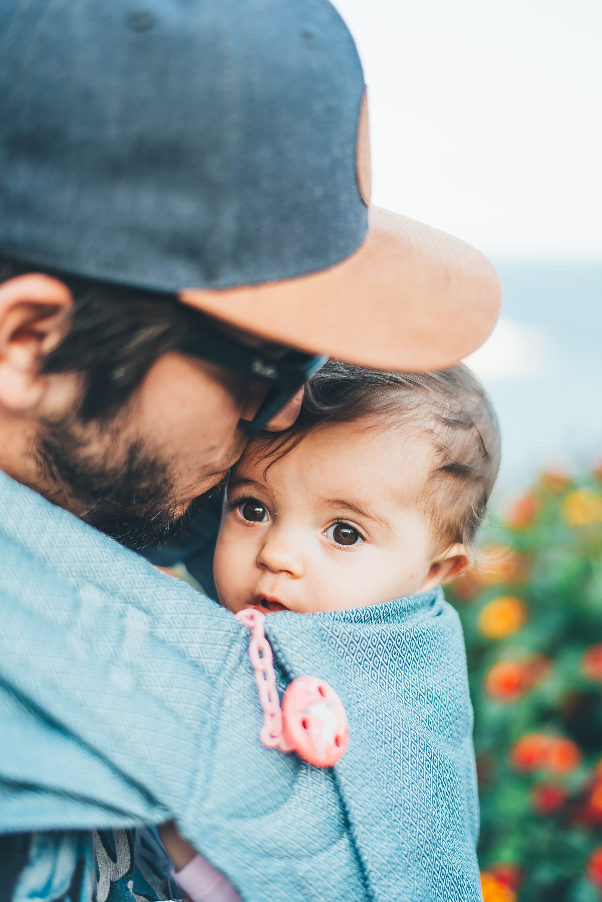 Le père qui s’occupe de son bébé n’« aide » pas, il exerce son rôle de père