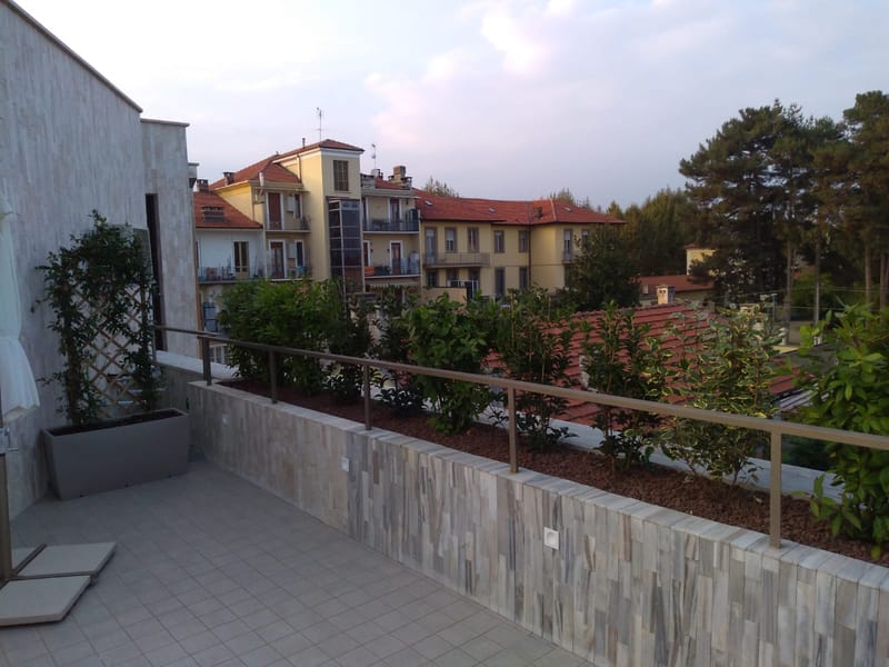 REALIZZAZIONE E MANUTENZIONE AREE VERDI PENSILI