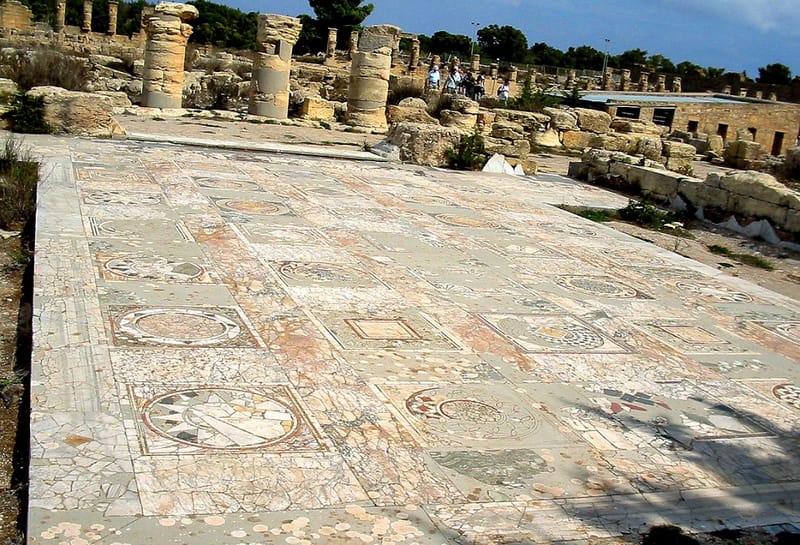 جولة سياحية في قورينا الأثرية