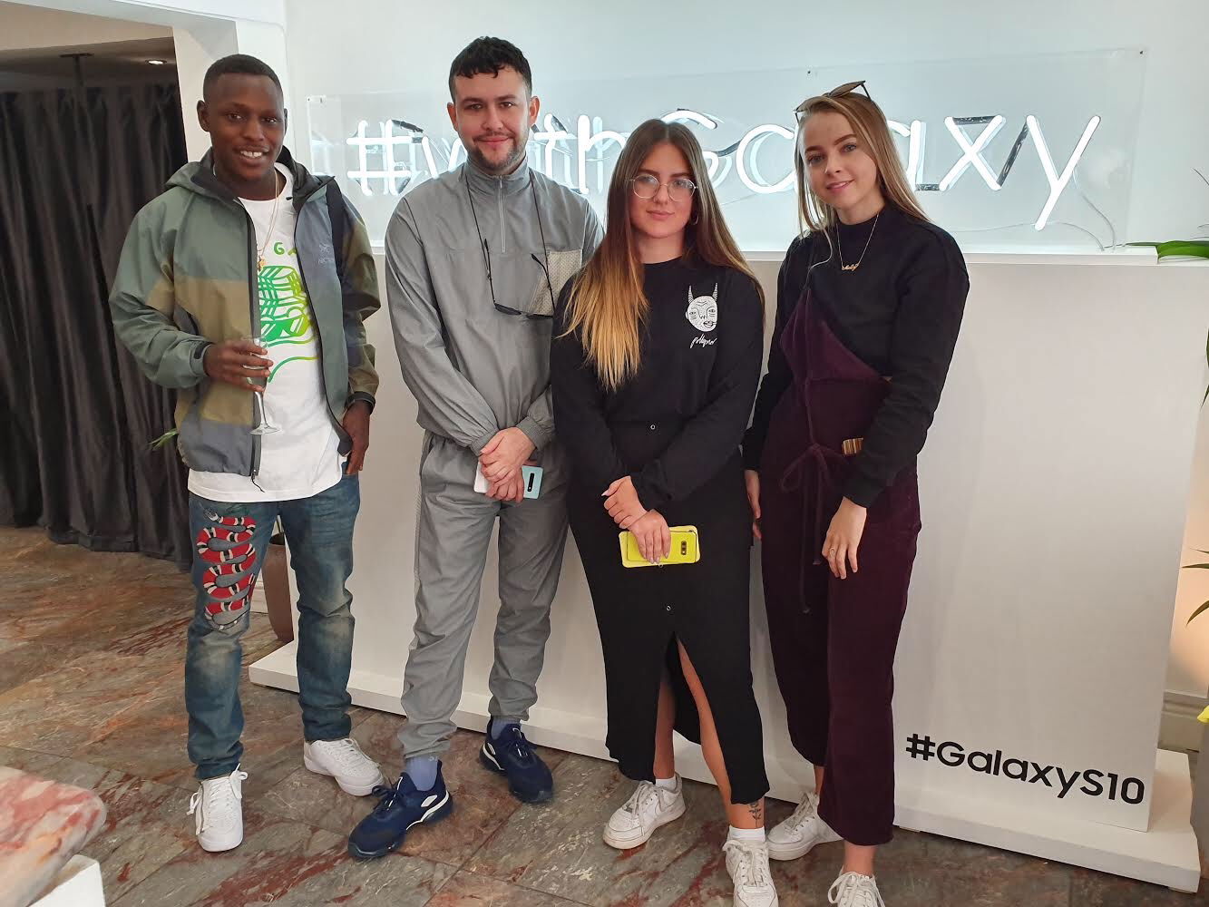 Samsung Wavey Garms urban Fashion Swap