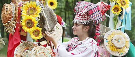 Жаночыя і мужчынскія галаўныя ўборы