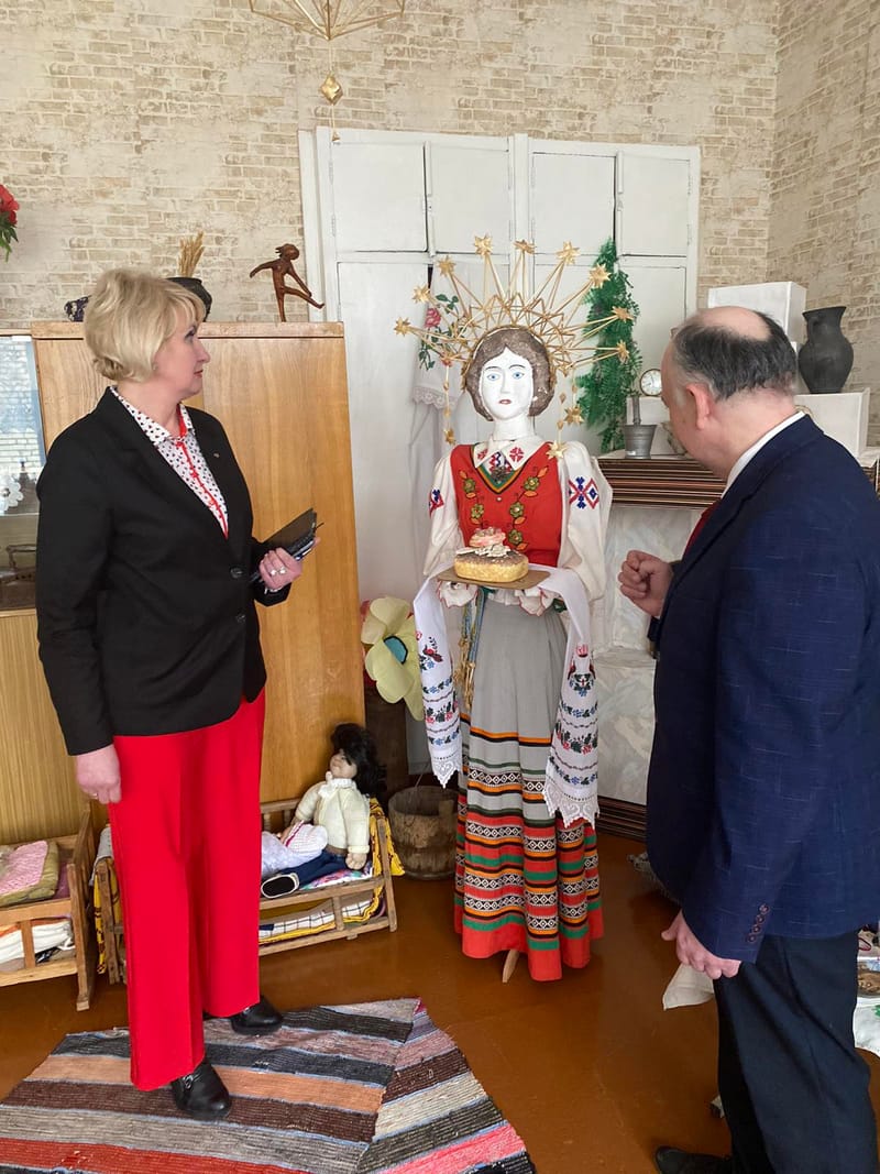 "Музей Ручніка" Корнадзьскай БШ наведалі старшыня Свіслацкага раённага аб'яднання прафсаюзаў Святлана Сяргееўна Крывапуст і старшыня Свіслацкай раённай арганізацыі Беларускага прафсаюза работнікаў АПК Таццяна Валер'еўна Барэль