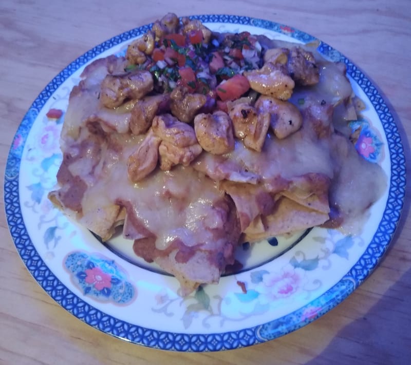 NACHOS CON POLLO