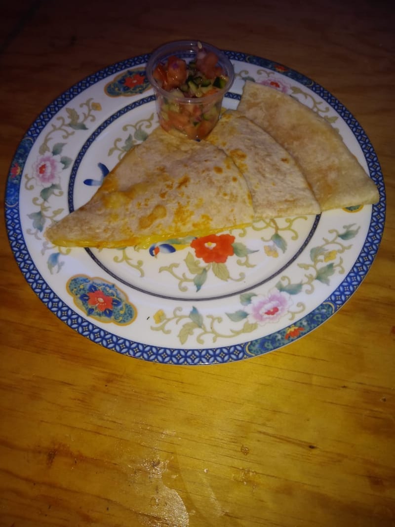 TORTILLA BURRERA CON 5 QUESOS
