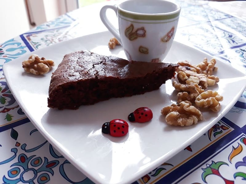 Walnut and chocolate cake