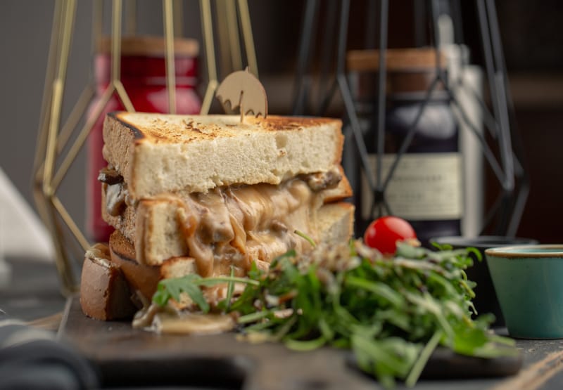 Steak cheesy sandwich