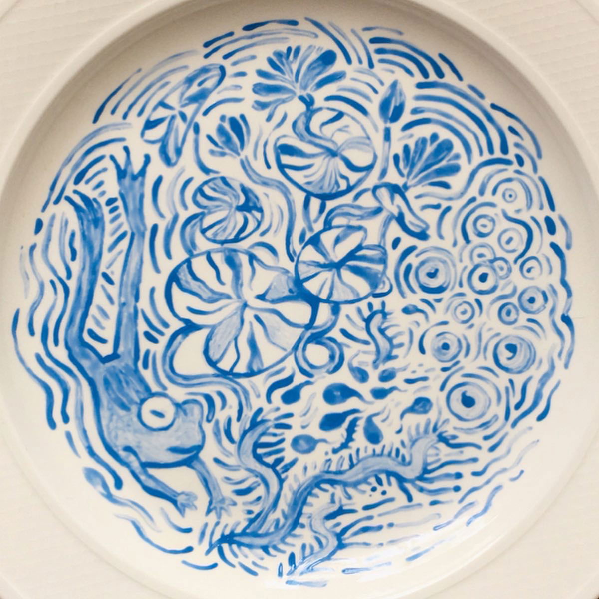 Frog in a pond plate