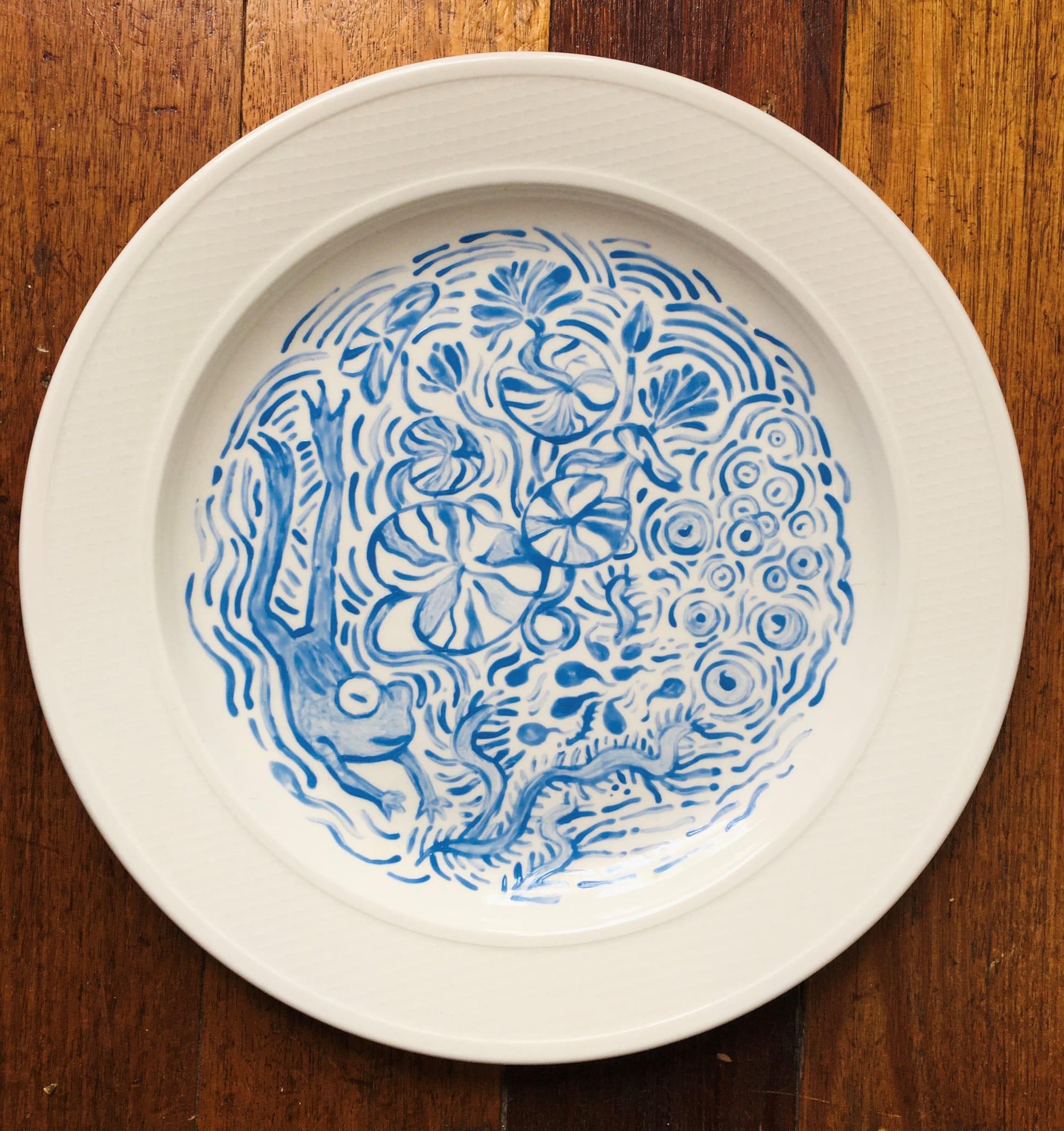 Frog in a pond plate