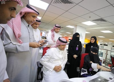 وزير الإسكان يطلق خدمة "المركز الموحد للعناية بالمستفيدين 199090"