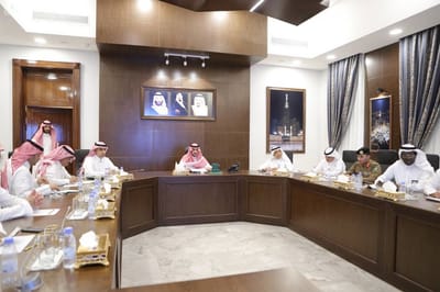 الأمير بدر بن سلطان يُناقش خطط توفير وسائل نقل متنوعة لنقل ضيوف الرحمن