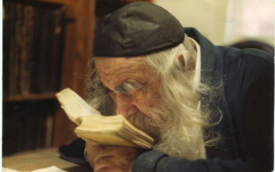 וְכֹל אֲשֶׁר יִפֹּל עָלָיו מֵהֶם בְּמֹתָם יִטְמָא מִכָּל כְּלִי עֵץ אוֹ בֶגֶד אוֹ עוֹר אוֹ שָׂק. יא, לב.