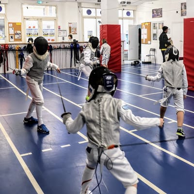 Fini les vacances dans la salle d'armes !