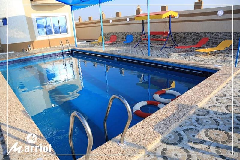 حمام السباحة