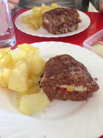 rulo de carne rellena de huevo y jamón