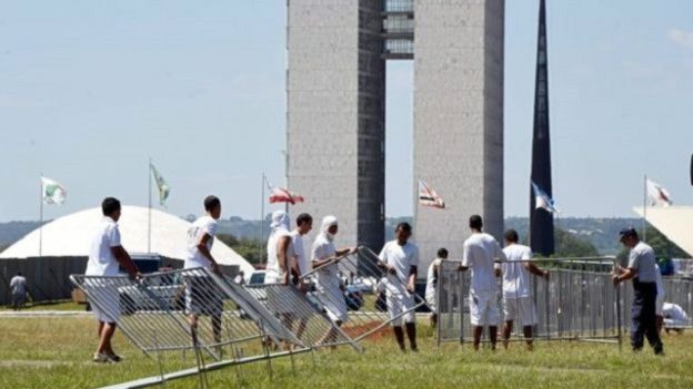 لجنة برلمانية توصي بعزل روسيف رئيسة البرازيل .. للفساد المالي