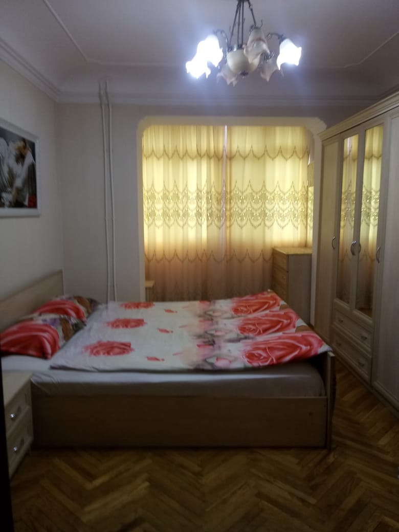 Посуточная 2 комнатная  квартира в центре  Баку +994504975260