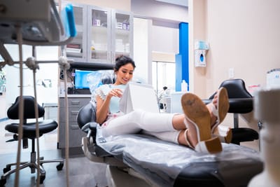 What Are the Benefits of Veneer Teeth and Emergency Dentistry?