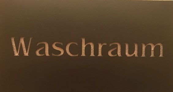 Duschen und Waschräume