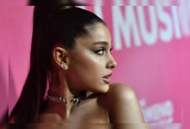 Ariana Grande alcanza un récord que era de los Beatles.