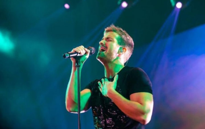 Pablo Alborán palpita su show en Buenos Aires con una pícara foto para sus fanáticas.