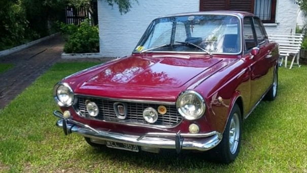 Organizaron una exposición de autos históricos por los 100 años de Fiat.