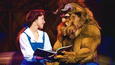 Multiespacio "El Baruyo"  y Grupo Fantasy presentan. La Bella y la Bestia.