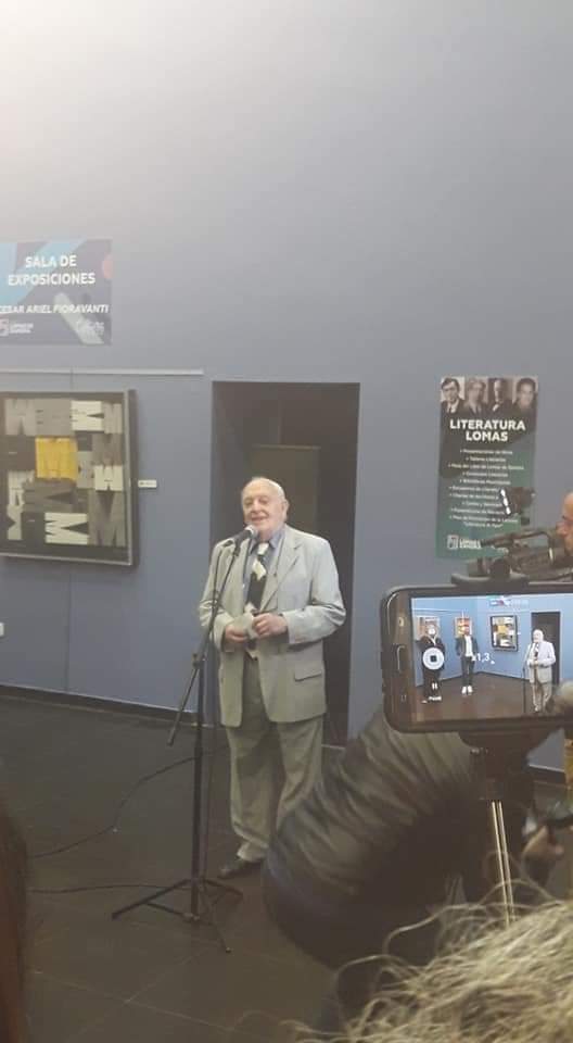 El Hall del Teatro del Municipio se paso a llamar César Ariel Fioravanti.