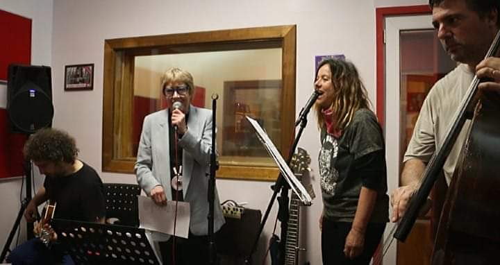 Teresa Parodi, Javier Malosetti, Lula Bertoldi y Los Tipitos cantan a Mercedes Sosa.