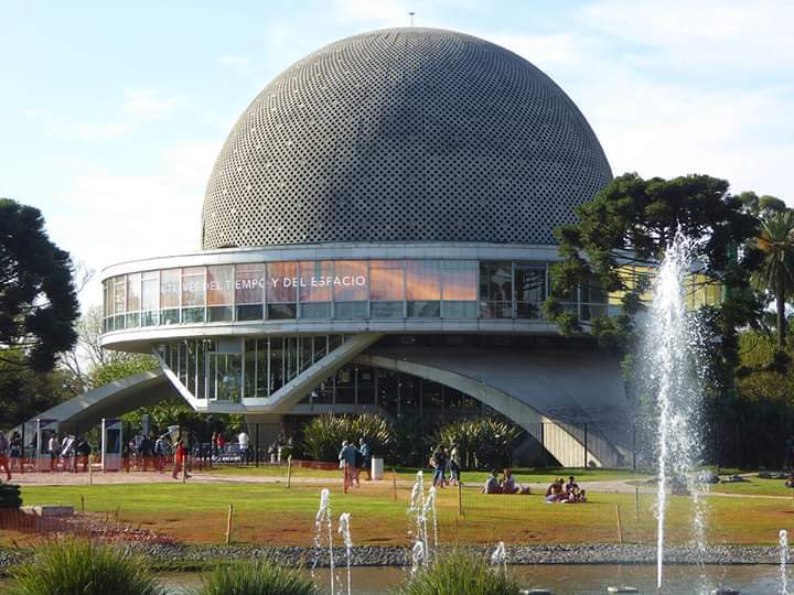 Planetario de Buenos Aires. Espectáculos $ 200, menores de 6 años gratis.