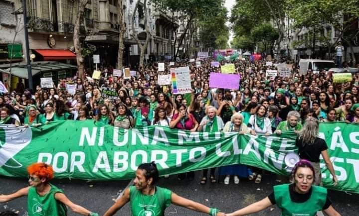 Bajo la consigna "La deuda es con nosotras", la marcha tuvo réplicas en distintas ciudades del país.