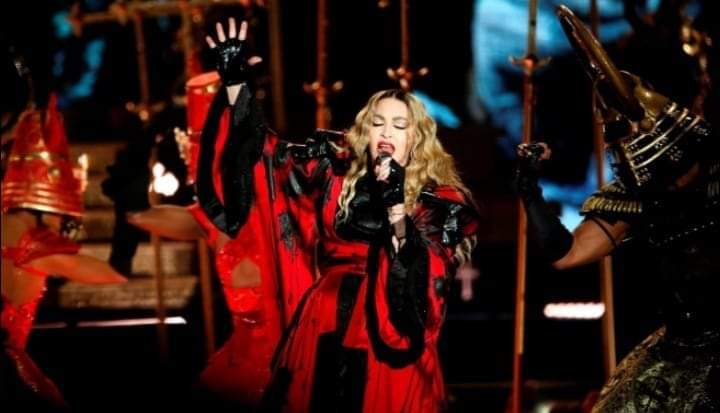Madonna contó que tuvo coronavirus y donó una suma millonaria para desarrollar vacunas.