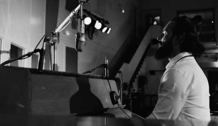 "Tu retrato", la nueva conquista de Ricardo Arjona.