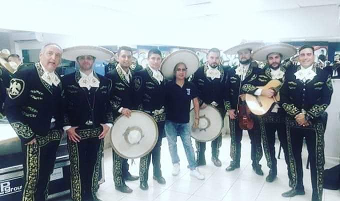 Recordando buenos momentos! Juntos a los integrantes de Mariachi puro Jalisco!