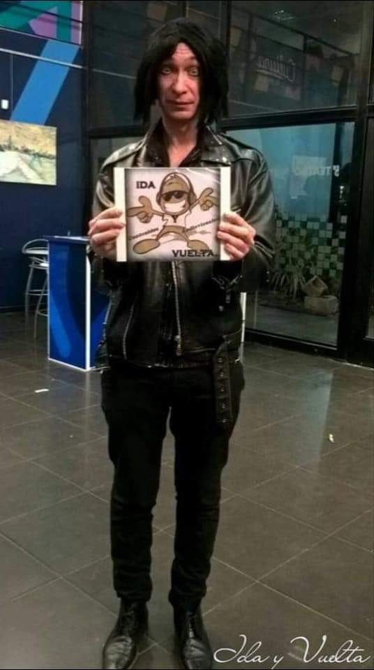 Siempre estamos acompañados de grandes artistas y personas.