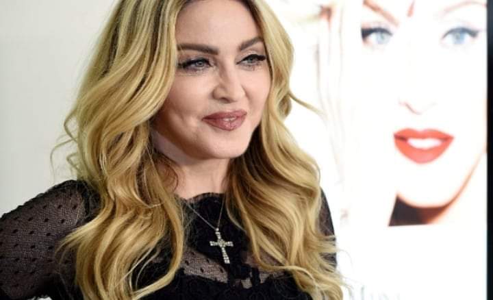 Madonna escribirá y dirigirá una película sobre su vida.