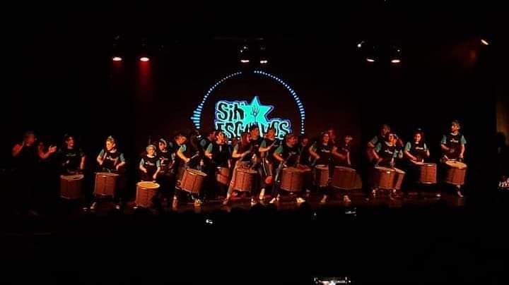 Excelente show y muy buena puesta en escena de percusión presentó "Sin Esclavos".