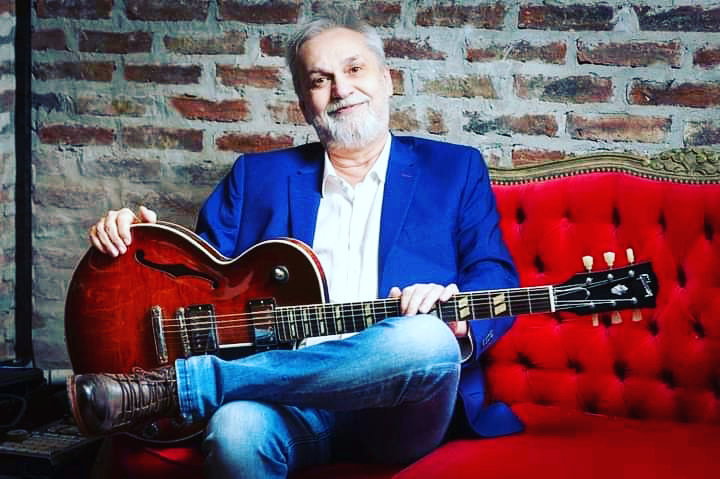 Luego de haber ganado el Premio Carlos Gardel de Oro 2020, David Lebón ofreció por primera vez, en su extensa trayectoria, un soberbio show en vivo por streaming.