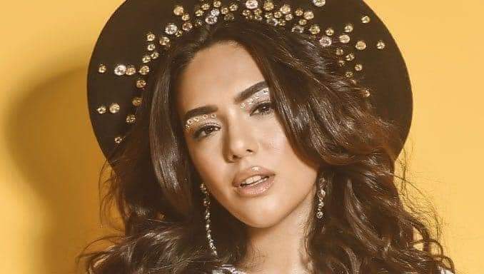 Mientras disfruta de su gran presente como figura del “Cantando 2020”, Angela Leiva prepara: “Mi vida en canciones“.