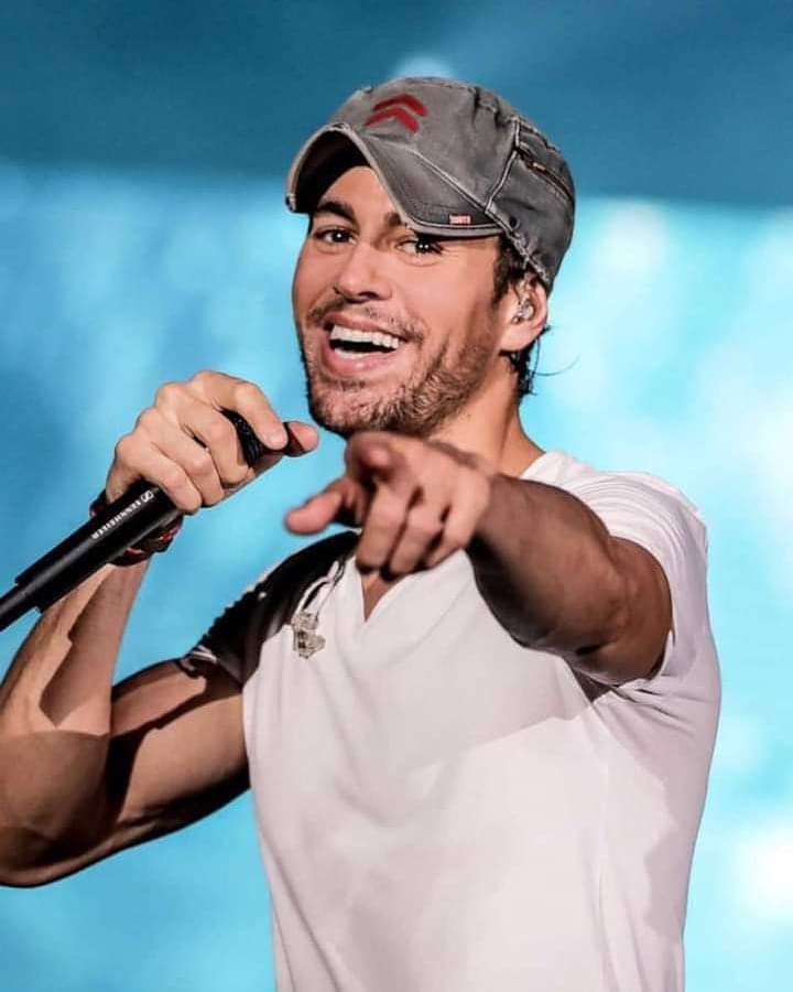 El cantante español Enrique Iglesias será reconocido como el "artista latino de todos los tiempos".