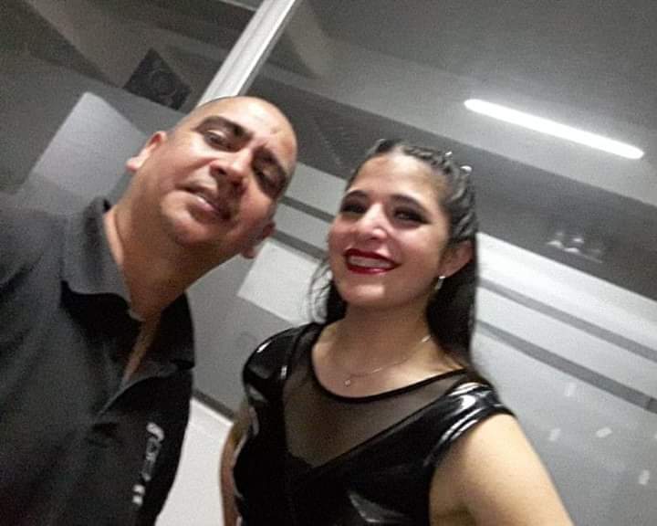 Junto a Morena, minutos después de brillar en el escenario del Teatro del Municipio.