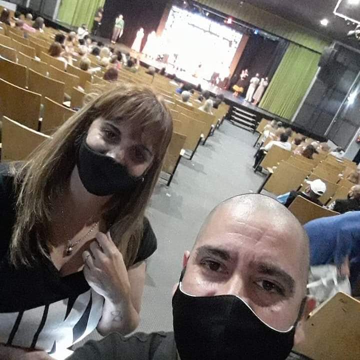 Noche de trabajo junto a Majo.