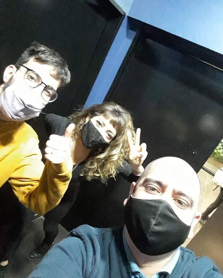 Noche de radio, festejo y protocolo en el Teatro del Municipio de Lomas.