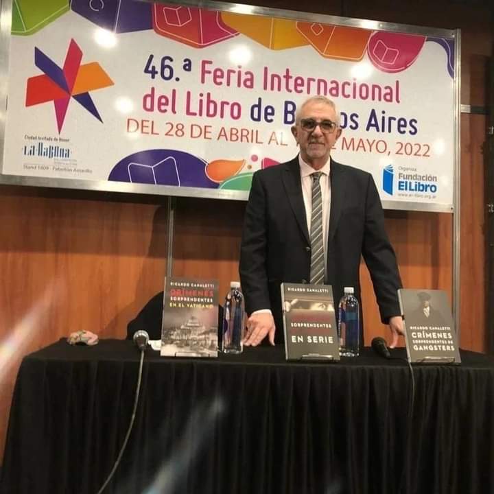Ricardo Canaletti presentó sus libros y firmo autógrafos.