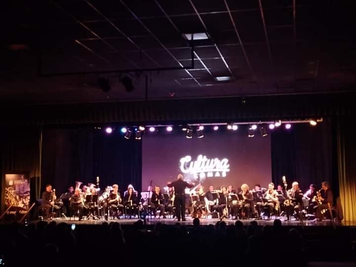 👉 La Banda Sinfónica del Municipio se presentó en el Teatro.🎭