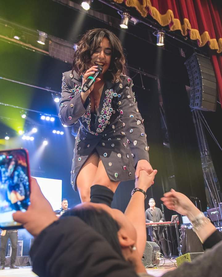 👉 Angela Leiva con localidades agotadas en el Teatro el Círculo en Rosario.🎶