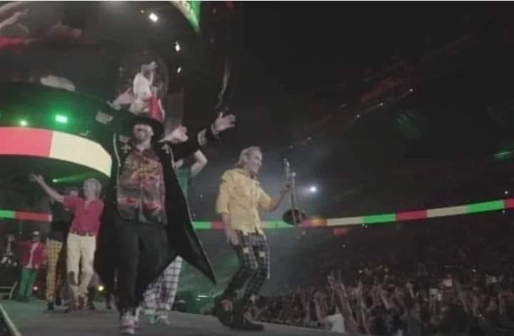 👉 Los Auténticos Decadentes brillaron en México con un concierto 360°.