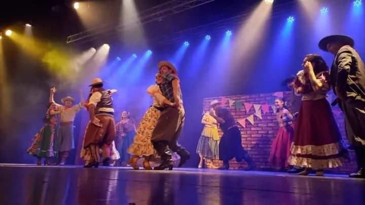 👉 Anoche disfrutamos del espectáculo "Carau, La Leyenda" del Ballet raices del Sur.