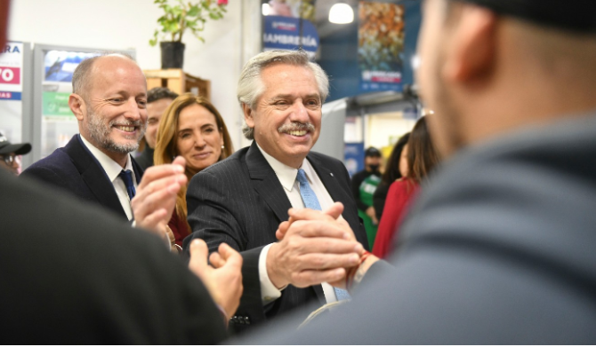 👉 Alberto Fernández y Sergio Massa convocaron a empresarios y sindicalistas para acordar precios y salarios.