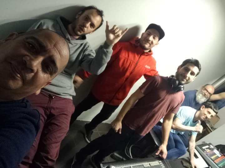 👉 Noche de trabajo en la cabina técnica del Teatro 🎭 del Municipio.