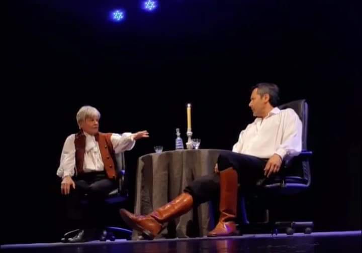 👉 En la tarde-noche de Domingo disfrutamos de "La tentación" una magnífica obra teatral.